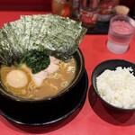 ラーメン 環2家 - ラーメン 並盛＋のり＋味玉子
ライス