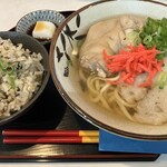 okinawa kitchen 美ら島160 - 料理写真:ジューシー　＆　てびちそば