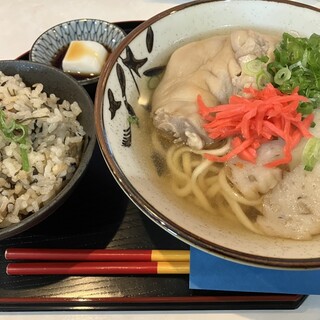 okinawa kitchen 美ら島160 - 料理写真:ジューシー　＆　てびちそば