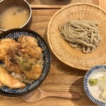 蕎麦と鶏 はんさむ - 塩だれ鶏天丼と蕎麦のセット