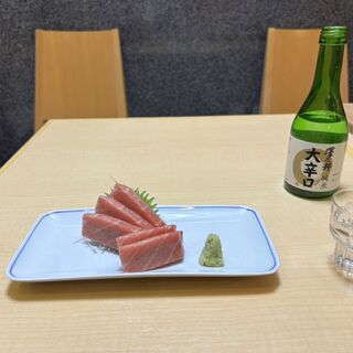 目利きの大将が選ぶ新鮮な魚を、確かな技術でお届けいたします