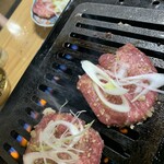 黒毛和牛ホルモン 大衆焼肉しんすけ - 