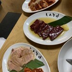 黒毛和牛ホルモン 大衆焼肉しんすけ - 