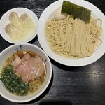支那ソバ 小むろ - 料理写真:■ワンタンつけソバ味玉¥1,300