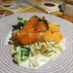 おふろcafe utatane - スモークサーモンのクリームパスタ