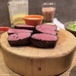 新宿燒肉 牛舌之檸檬 總本店 - 牛たんアップ　映えだけではなく牛たん自体のポテンシャルも相当。ホントに美味♪