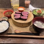 新宿燒肉 牛舌之檸檬 總本店 - 名物「極み」厚切り牛たんと羽釜炊きご飯定食　¥3480