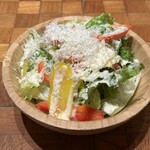 君のハンバーグを食べたい - たっぷりチーズのシーザーサラダ Mサイズ