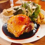 あおみどり - チーズハンバーグに目玉焼きトッピング