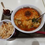 スガキヤ - 料理写真:食べたことのないラーメンを食べてみようと思い

●担々麺　五目・ミニソフトセット　910円

●麺大盛り　＋110円

合計　1020円　を注文し、精算した