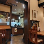 山がや - 和モダンな雰囲気の落ち着く店内
