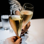コムトゥヴ - 乾杯のシャンパン