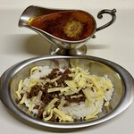 かれーの店 うどん  - オイスター薬膳グレート・チーズ・スパイシーひき肉