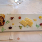 マダム・トキ - 私はコンテの１２か月ものをチョイス。ドライフルーツや数種類のハチミツなどが添えられます。