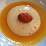 マダム・トキ - バターナッツ（ひょうたん南瓜）のヴルーテ　セップ茸の香るサバイヨンと塩ダラのブランダードを浮かべて