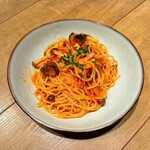 PISOLA - ベーコンとキノコ、ナスのアラビアータ