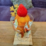 ジャブロウ - いちごのキャラメルパフェ