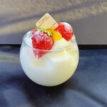 フランフラン ル パティシエ ウエムラ - 杏仁いちご