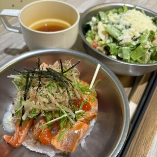 ディーアイワイ サラダ & デリカテッセン_0