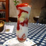 レストラン ピック - いちごパフェ
