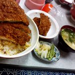 安田屋 - ダブルは蓋にカツを乗せないと御飯が食べられない