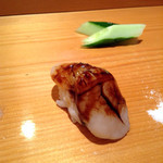 天寿し - 帆立@甘めのヅケ