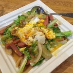 むとう - 県産ナッパとポーク炒め（目玉焼き混ぜ後）