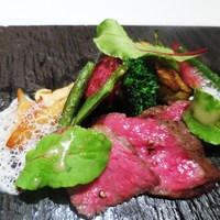 ジョンティ アッシュ - 特選和牛　希少部位「クリ」のロースト　
                　初秋の野菜をあしらって　香り高いジュ・ド・ブッフ