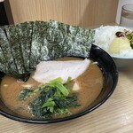 横浜ラーメン 武蔵家 - ラーメン＋海苔＋ライス