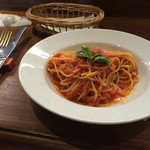 トラットリア ヴィオラ - トマトとバジルのパスタ
