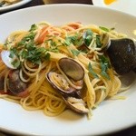 プルチーノ - あさりとムール貝とトマトのパスタ