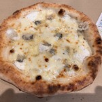 薪窯PIZZERIA Meglio - クワトロフォルマッジ
