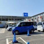 まるはま - 駐輪場共用の the fishはお土産屋さんと食事処など