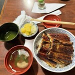 イチビキ - これでも充分なくらいの鰻の量。多過ぎず少な過ぎず、食べ応えもヨシ！