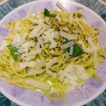 鎌倉パスタ  - 料理写真:ジェノベーゼのクリームソースペコリーノチーズ添え