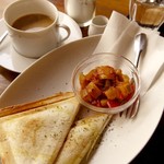 カフェ レンテ - ブルーチーズと生ハムのホットサンド