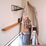 そば舎・中中 - 内観：シンプルな飾り付け