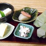 そば舎・中中 - 昼のおきまり　柿の葉すし　鯖と鮭