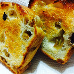 レコルト - グリーンレーズンブレッド ハーフ ¥230