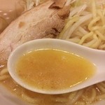 中華そば 七麺鳥 - バターのような風味と円やかさの鶏油が素晴らしい！