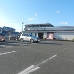 Enroku - とても広い駐車場が完備されています