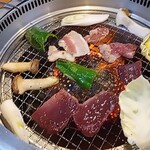 カルビ屋三夢 - 焼いてるところ。