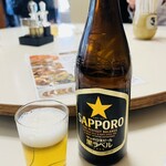 揚子江分店 - お庭の冬囲い(冬に弱い木々を藳毛布で包む)を撤去＆枯葉を一掃作業の後のビールは格別   ぷはぁ！(>▽<)／〘[]