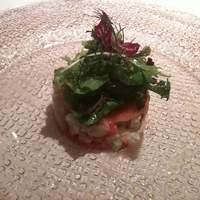 Kobe Grill - 才巻きエビと帆立貝のサラダ、ユズ風味の大根のマリネ 
