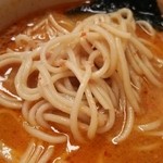 東家 - 麺アップ…味噌ラーメンに思えるが蕎麦