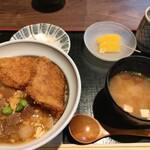 牛なべ 入間 - ミックス丼　牛肉、玉ねぎ、玉子あんかけの牛丼にヒレカツ2枚