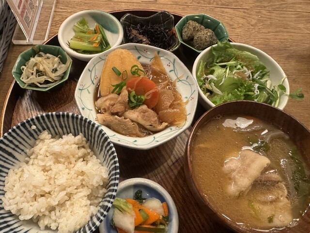 Yaoya to Gohan Kawasaki - JR Namba/Cafeteria | Tabelog