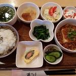 カフェレストりん - 2015･1･30
      台湾風肉みそ豆腐。もやし添え。海苔明太子玉子焼。大根のちくわ煮。ホウレン草のナムル。ポテトサラダ。デザート。