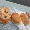 中井パン店 - 購入品(左から〝三つ編みパン〟・ポテチパン・クリームパン・ラスク)↑