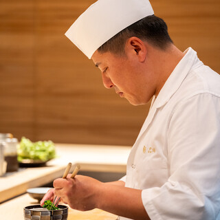 A Masterpiece Crafted by a Chef with 30 Years of Experience. Heartfelt Hospitality Awaits.